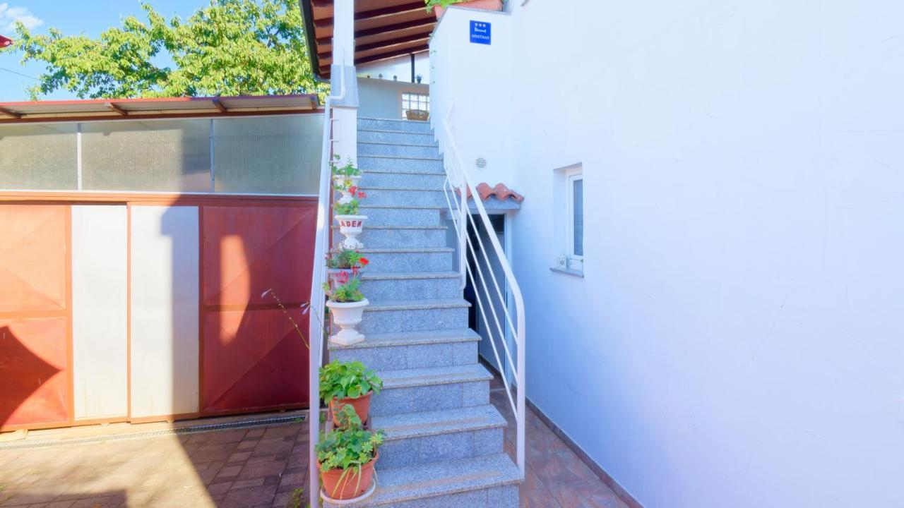 Apartments Susie By Rent Istria Umag Exterior foto